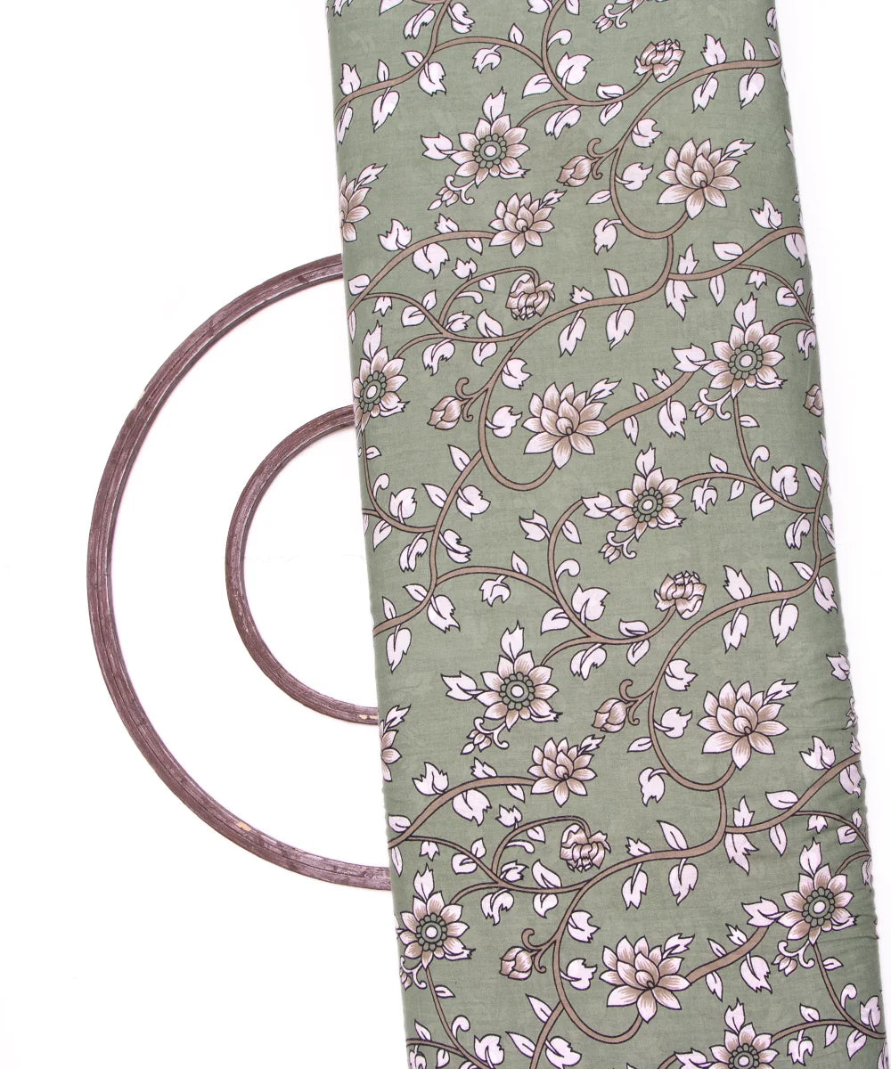 Reclining Green Screen Print Floral Printed Cotton Fabric