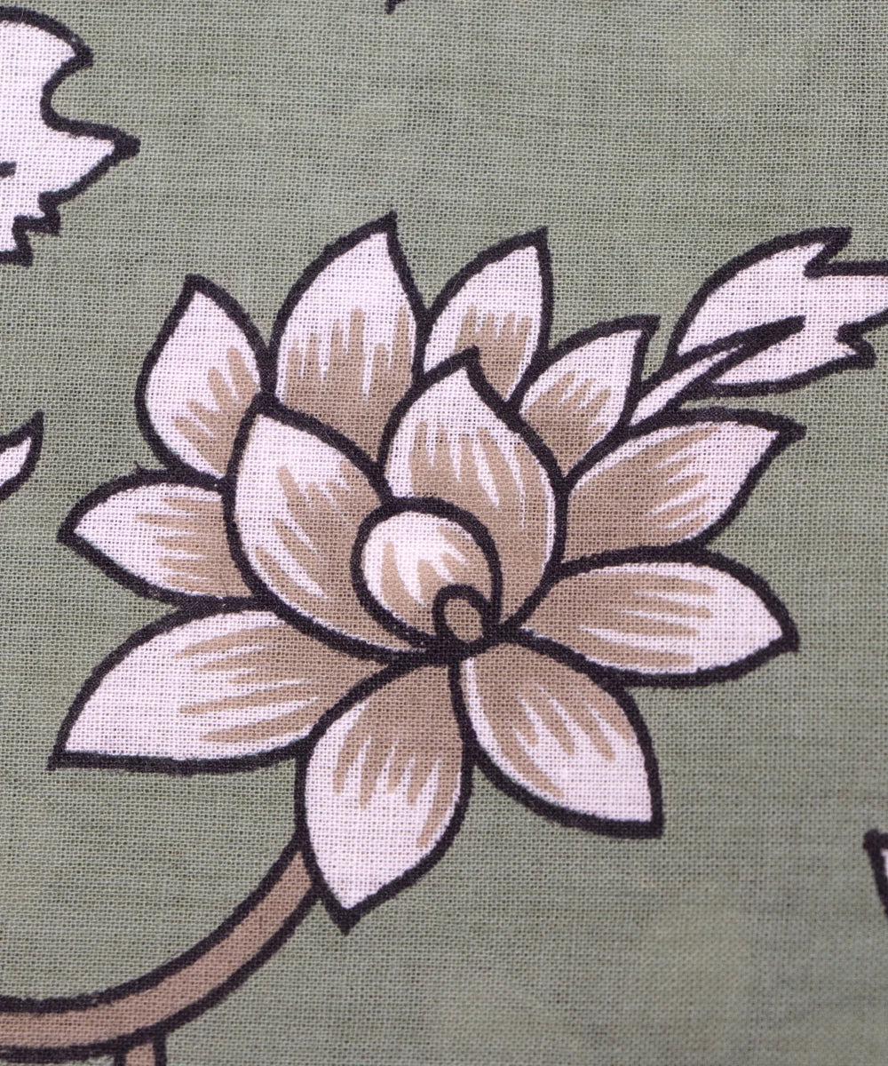 Reclining Green Screen Print Floral Printed Cotton Fabric