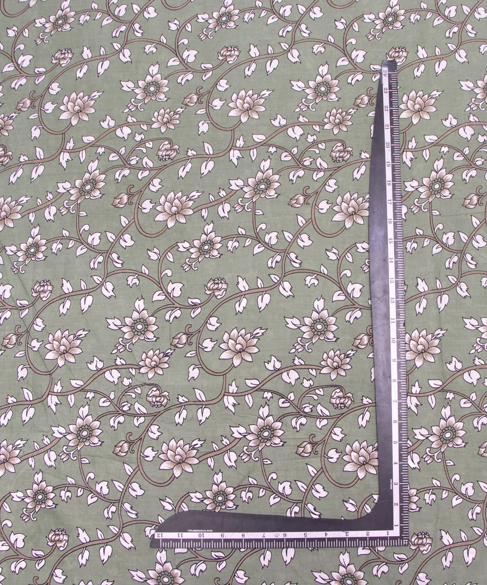 Reclining Green Screen Print Floral Printed Cotton Fabric