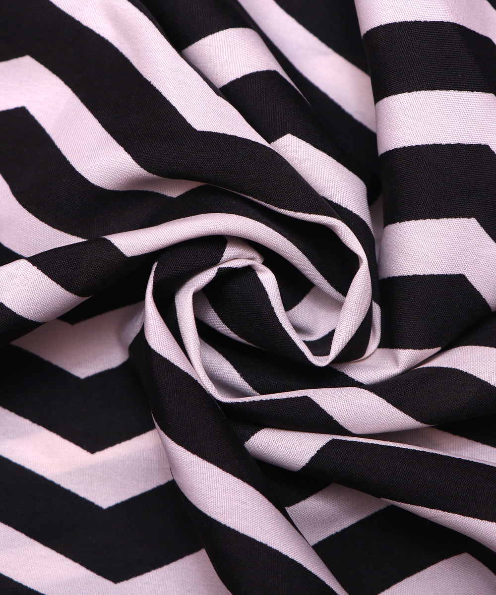 Black Colour Zig Zag Print Crepe Fabric( 1 Meter )