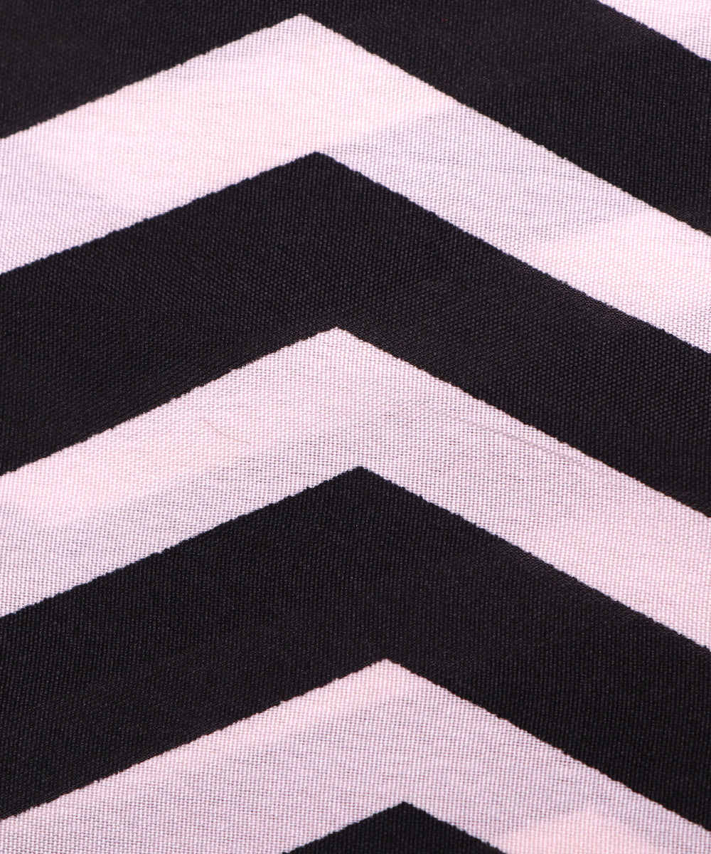 Black Colour Zig Zag Print Crepe Fabric( 1 Meter )